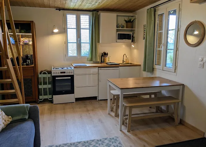 La Petite Enseigne - Chez Helene - En Baie * Champeaux